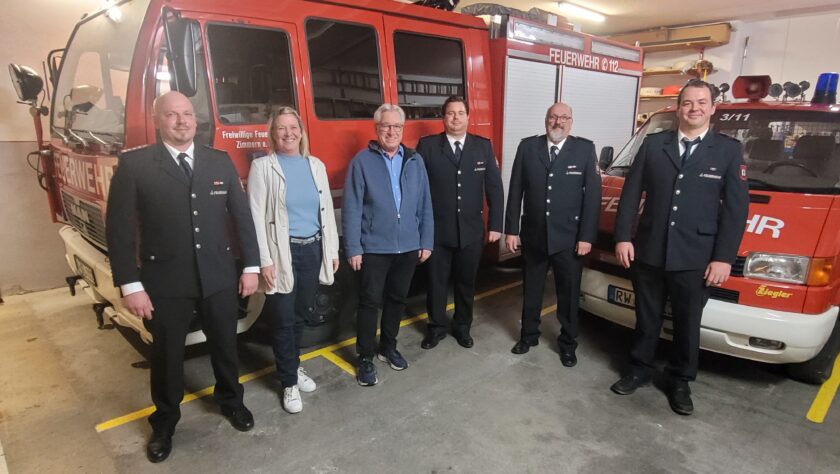 Foto: Feuerwehr | v.l.n.r.: Kommandant Frank Scherfer, Bürgermeisterin Carmen Merz, Ortsvorsteher Thomas Bausch, Abteilungskommandant Benjamin Grießhaber, Horst Bähr, stv. Abteilungskommandant Matthias Seelinger-Bick